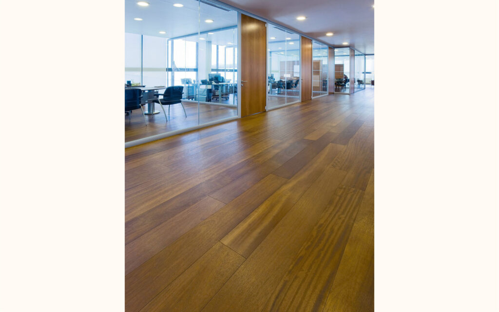 Classico, Iroko Natur, brushed varnished