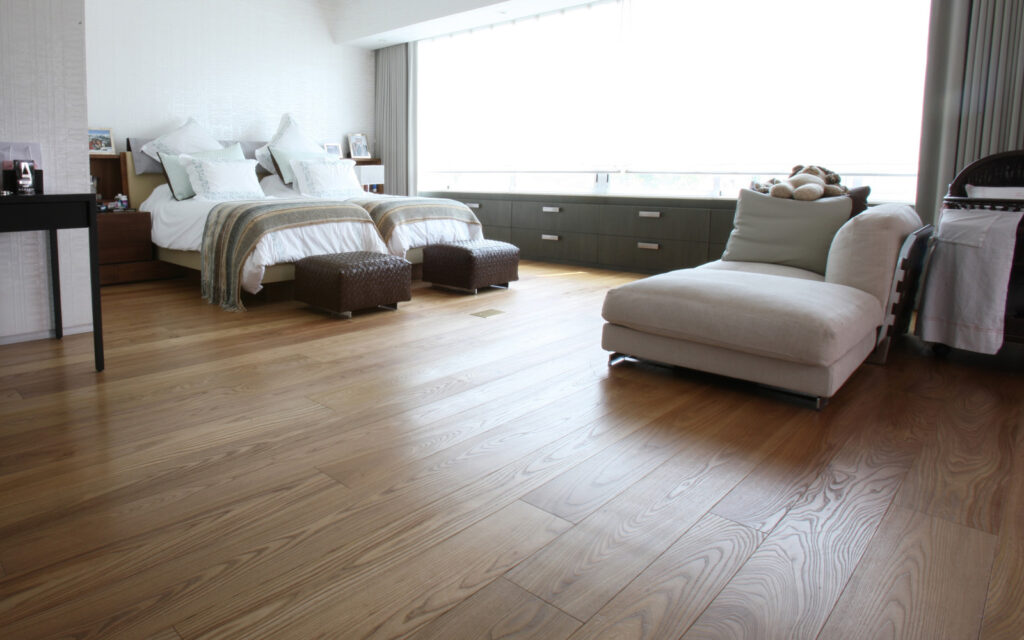 Classico, American Elm Natur brushed varnished